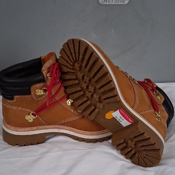 Timberland Brown Boots with Red Laces - Picture 5 of 7